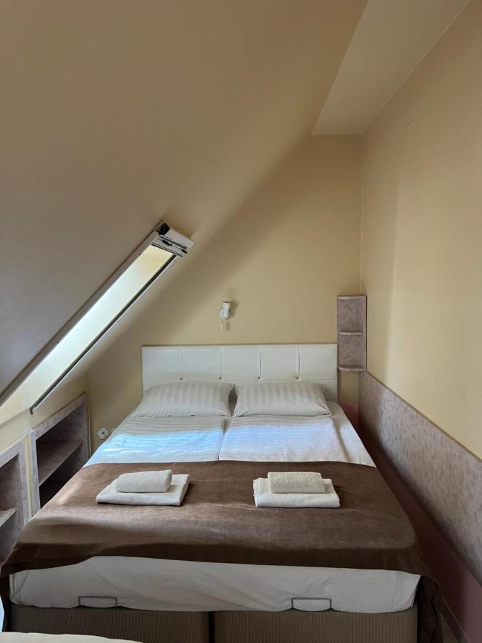 מלון בודפשט Irini Panzio מראה חיצוני תמונה